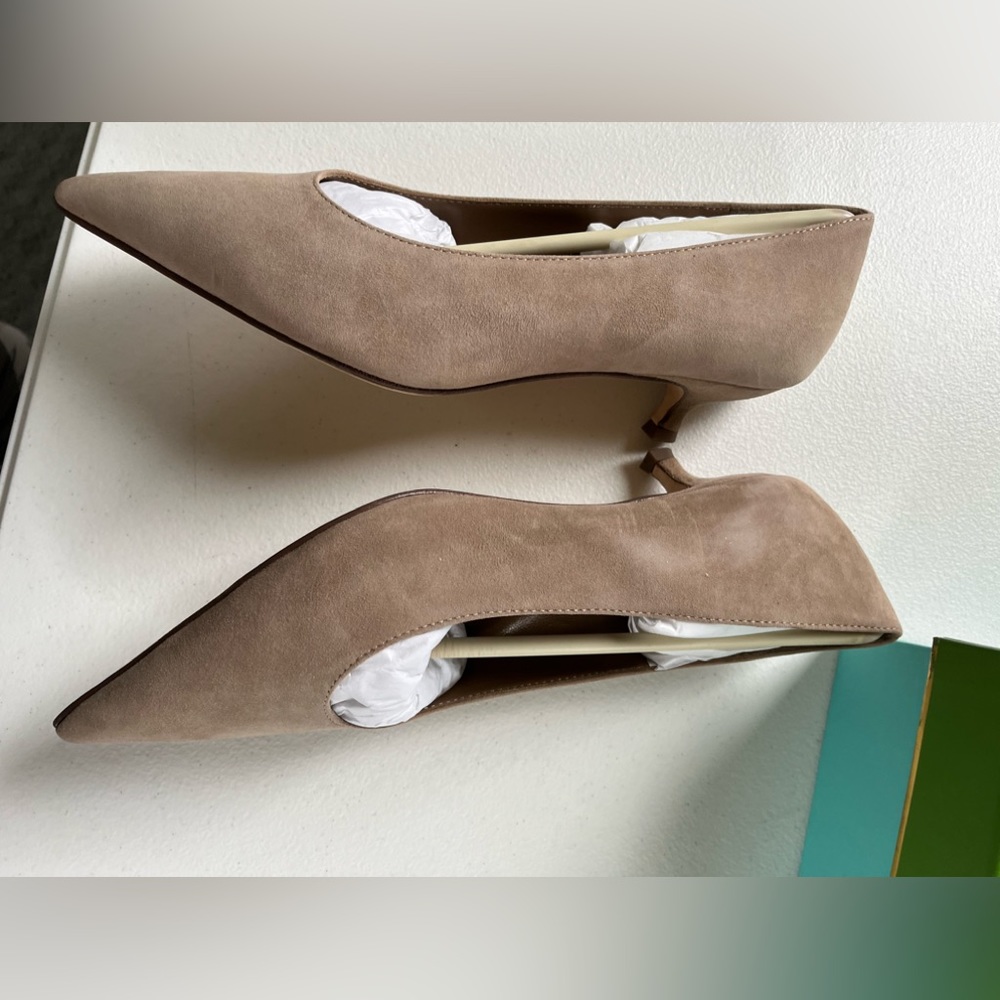 Kate Spade low heel pumps. Size 6.5 - Picture 3 of 10